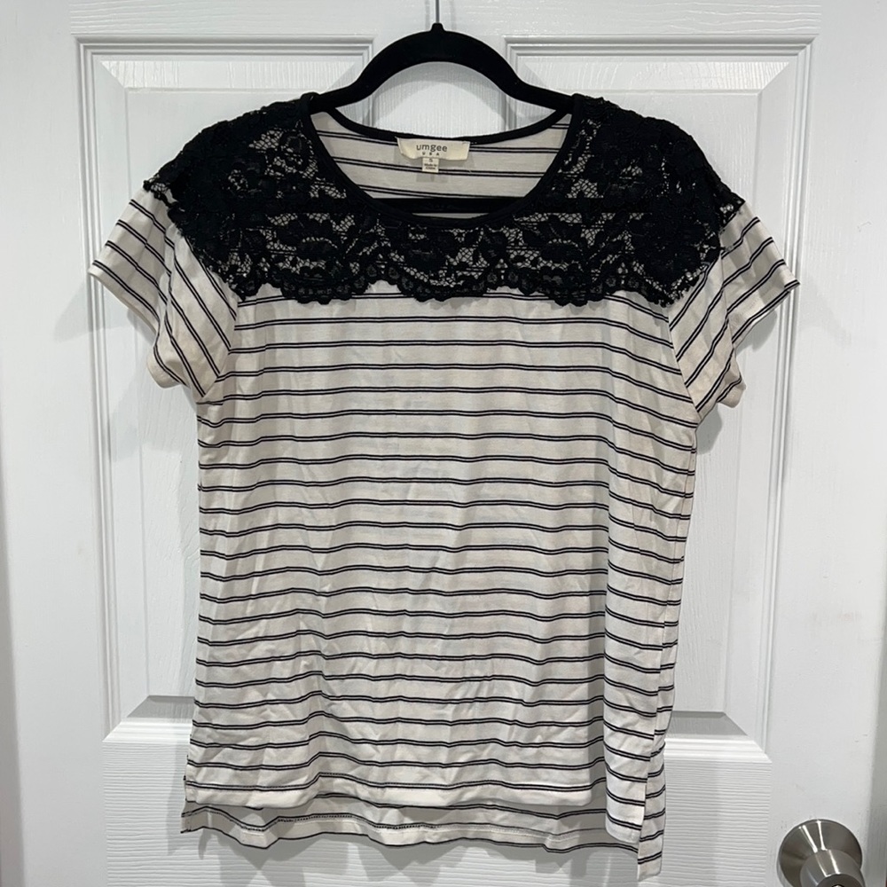 Small black and white short sleeve stripe shirt